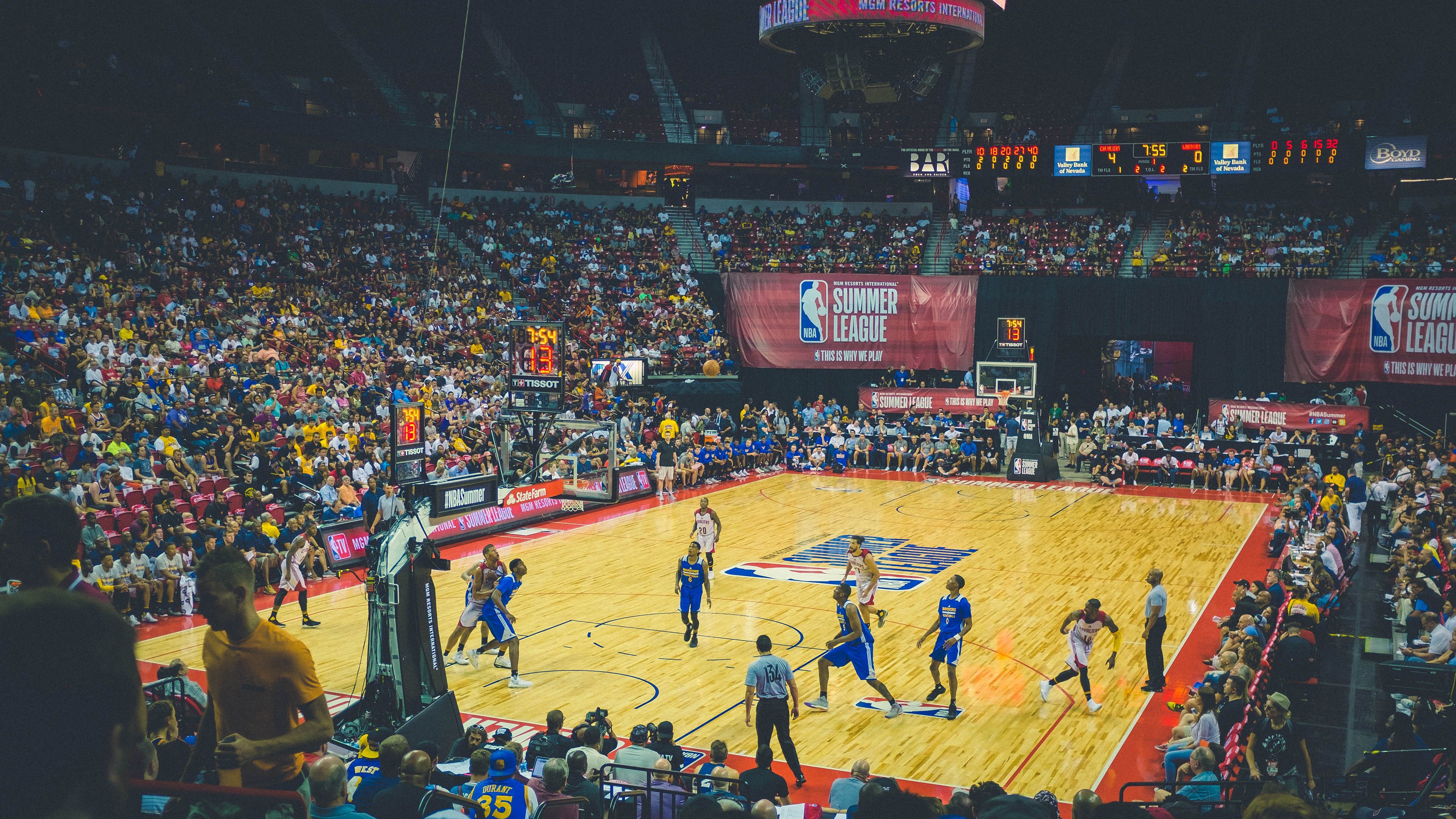 英雄联盟LPL夏季赛激战正酣，战队争夺激烈，lol夏季赛时间2021赛程表lpl